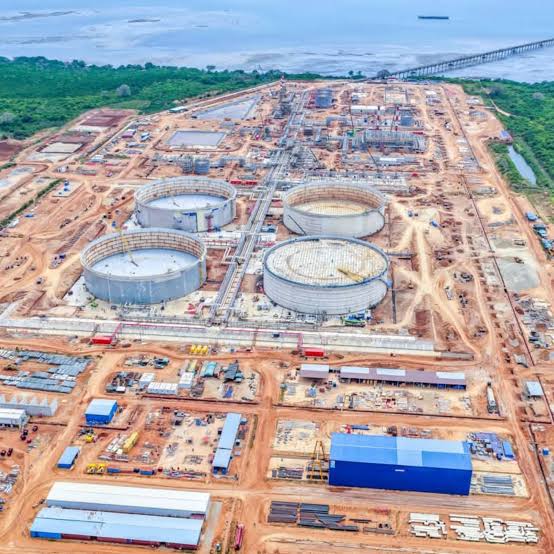 Adambrv's tweet photo. EAC energy freedom
Aliko Dangote, Africa's richest businessman and owner of the largest oil refinery in the world, agrees to build a new refinery for all oil from East African nations

To be owned jointly with Tanzania 🇹🇿, Kenya 🇰🇪 and Uganda 🇺🇬 and located in Tanga, Tanzania https://t.co/XYvpOvxDFg