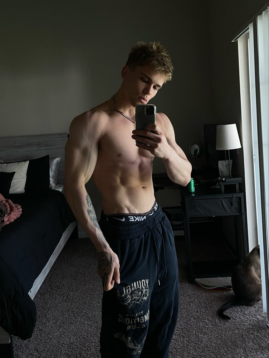 CMuscleKing tweet media