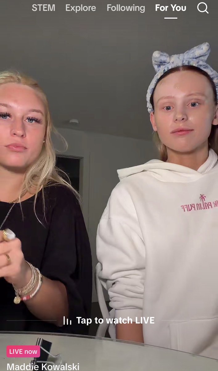 Peter_dingledik's tweet photo. Does she not realize the only reason she has any “clout” is cause she got railed on video. Like your really going to try and become an influencer off that. #shrink https://t.co/UlXfGimC81