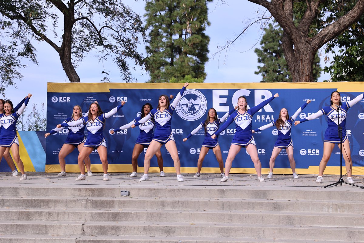 ECRCHS's tweet photo. #ThrowbackThursday to our Royal Showcase Open House, where families toured campus, met teachers, and saw firsthand the opportunities waiting for future Royals.

We loved welcoming our community. 💙

Until next time, Go Royals! 🐻

#WeAreECR | #GoRoyals | #OpenHouse | #StudentSuccess | #ThrowbackThursday