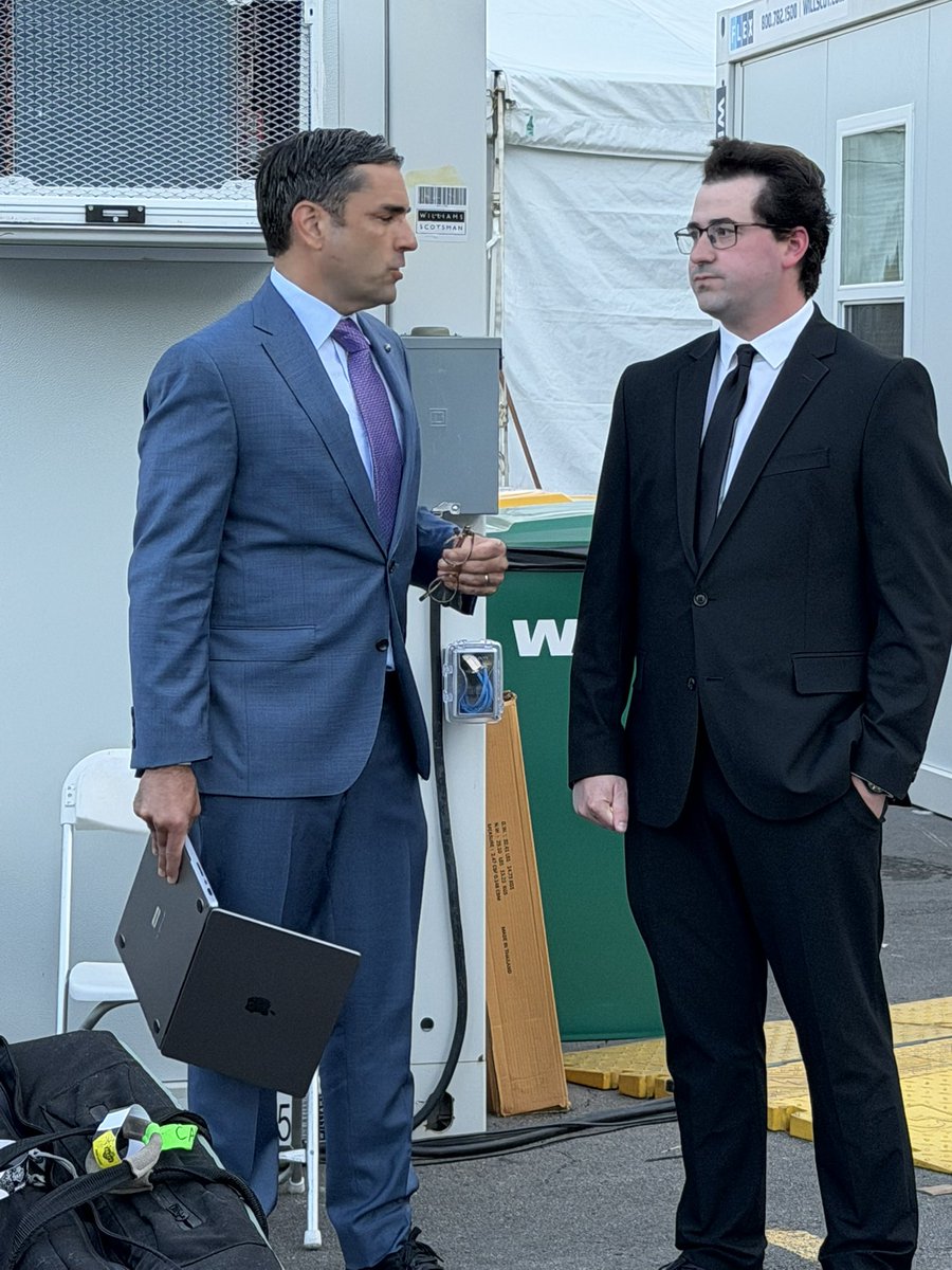 PatMcAfeeShow's tweet image. Mad Mel is snoopin arahnd