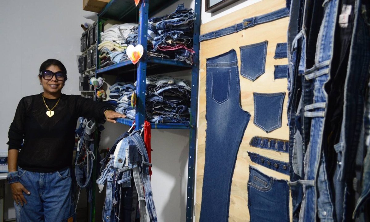 ReporteYa's tweet image. #23Abr #Zulia #Ambiente
En Maracaibo, el taller Sanoja impulsa una campaña de recolección de jeans usados para transformarlos en nuevas prendas, promoviendo la moda sustentable y el ahorro de agua en la industria textil. – @laverdadweb