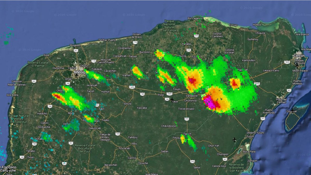 CHIAPAS_AMC's tweet image. ⚠️ TORMENTA CON POSIBLE GRAIZO | Valladolid, Yucatán.

⛈️ Una #tormenta fuerte está registrando en #radar ecos de reflectividad altos (superior a 55 dBz) en la zona cerca de #Valladolid. Busca refugio ante posible granizo y vientos fuertes.