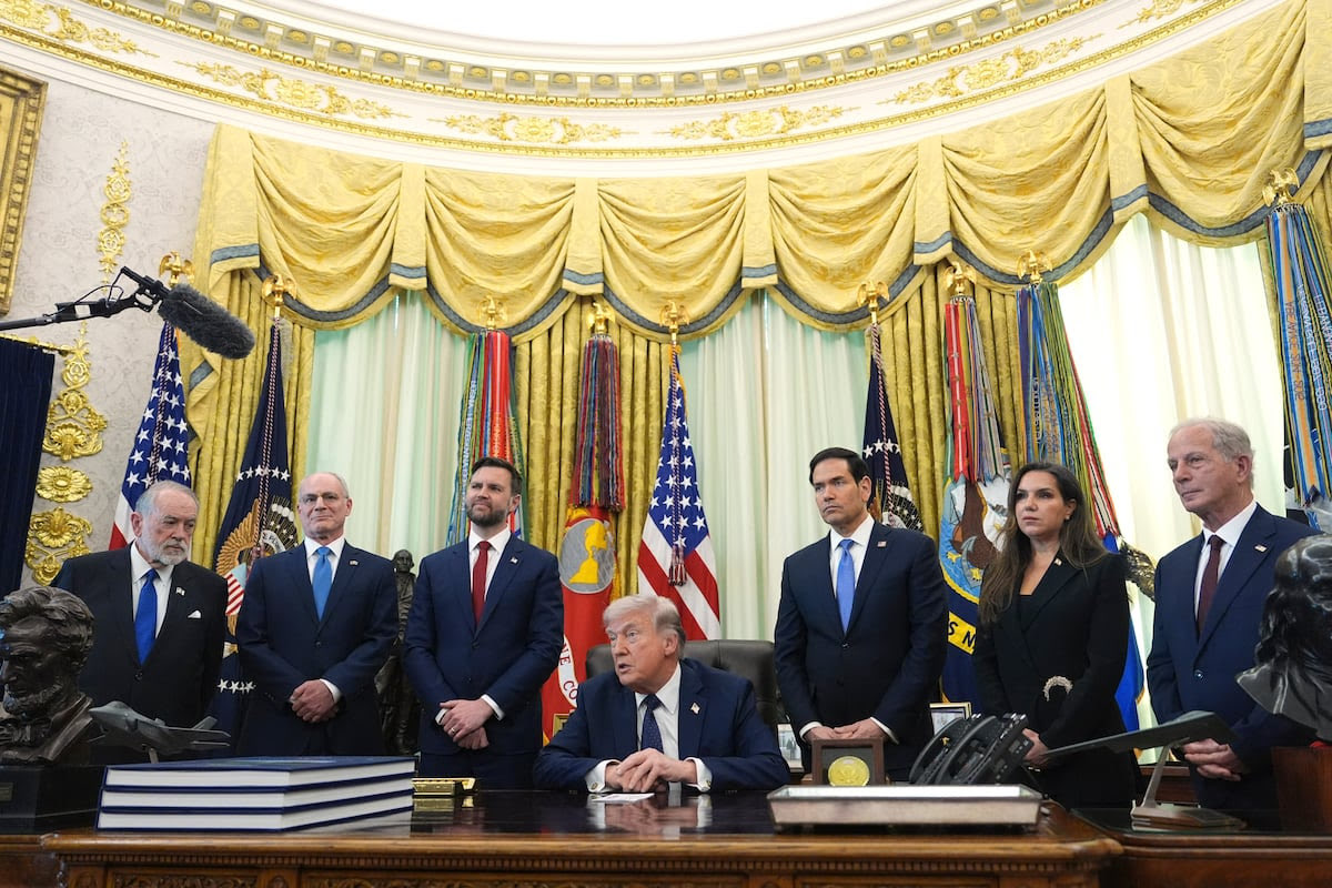🌍 El presidente de EE.UU., Donald Trump, anunció que Israel y Líbano acordaron extender tres semanas el alto el fuego tras reunirse en la Casa Blanca.

Es el segundo acercamiento bilateral en décadas, luego de una tregua previa de 10 días mediada por Washington.

Sin embargo, la
