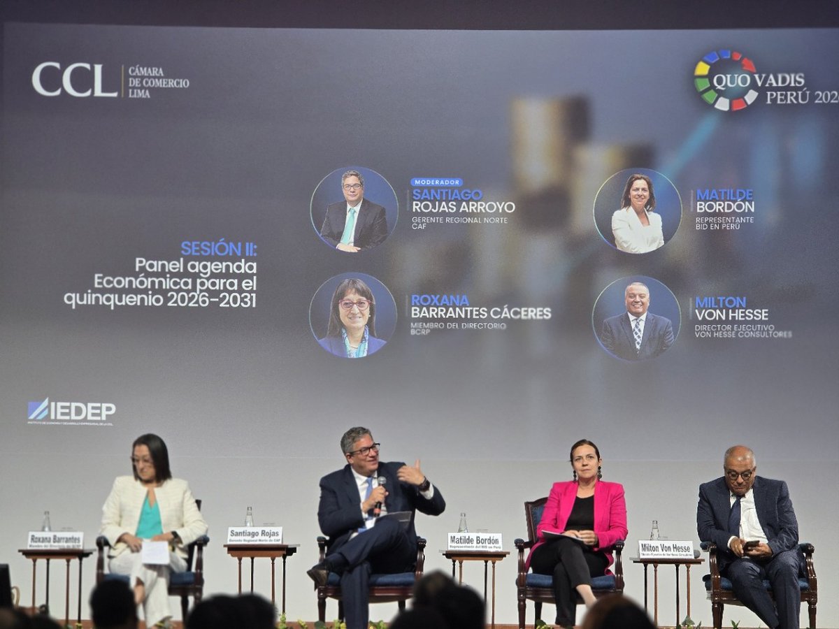 AgendaCAF's tweet photo. 🇵🇪 CAF participó en el Quo Vadis Perú, uno de los principales foros económicos del país organizado por la @camaradelima. En su XVII edición, @Rojasarroyo, gerente regional norte y representante del banco en Perú, moderó el panel “Agenda Económica para el quinquenio 2026–2031”.

En este espacio se impulsó el diálogo para abordar desafíos clave como retomar el crecimiento sostenible, fortalecer la institucionalidad y elevar la productividad.

Como banco de desarrollo de América Latina y el Caribe, trabajamos de la mano con el Perú para movilizar inversión, generar conocimiento y acompañar la implementación de reformas que contribuyan a cerrar brechas y mejorar la calidad de vida de las personas.

Reafirmamos nuestro compromiso de seguir colaborando con el Perú en la construcción de una agenda de desarrollo sostenible, con visión de largo plazo y resultados concretos.