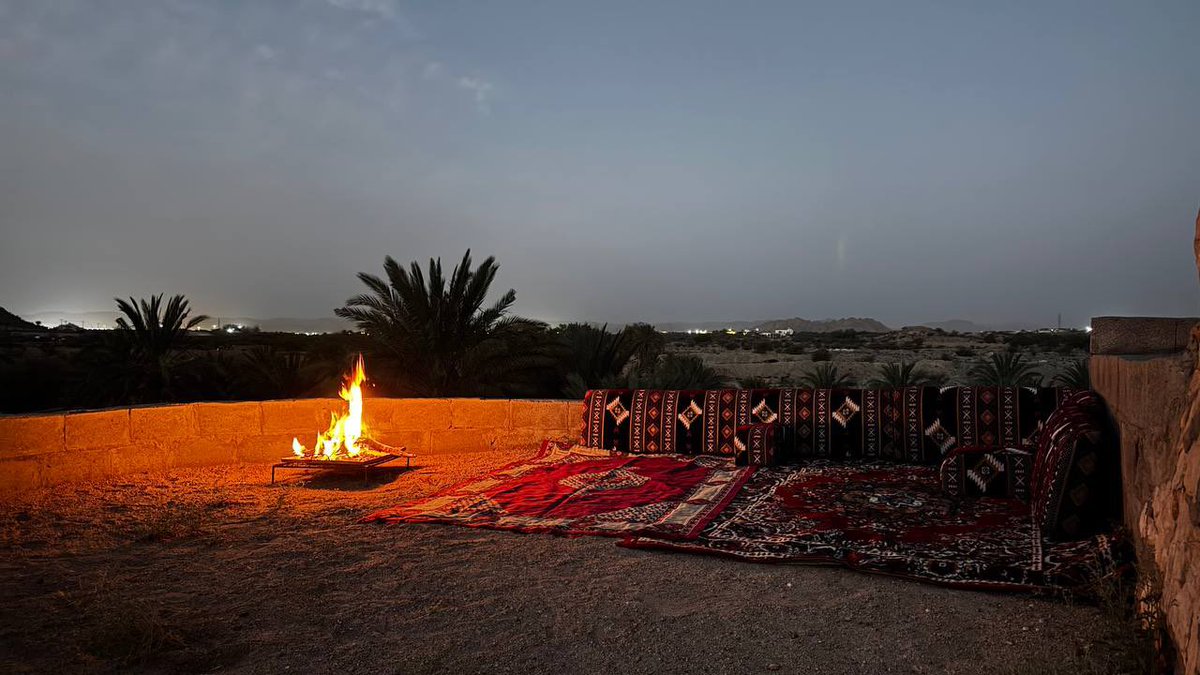 b1r_'s tweet photo. يا ربيع العمر.. وضّاح الترايب والثنيّة
وش تعذّر به عن وجيه الوعود اليا جفنّي

فآخر المشوار؛ قل لي والليالي سرمدية
اليدين الي خذن زهرة شبابي، وش عطنّي؟ https://t.co/Spk6ySzU7D