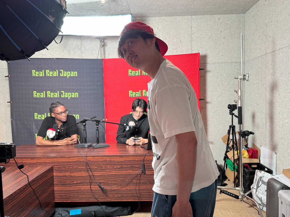 RealRealStaff's tweet photo. Proof that we can’t take ourselves seriously for more than five minutes. https://t.co/S4VLPx1h0b
