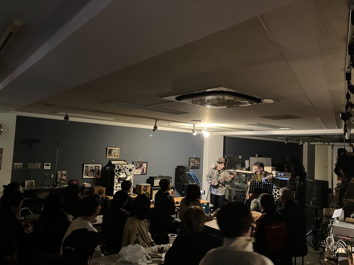 ActivePgAmp's tweet photo. 🎸📼
開催まであと1週間／残り3席となりました

5/1（金）
「オープンリールと弾き語り Night」

いよいよ来週となりました。
ゆったり音に浸る夜、ほぼ満席です。

👉ご予約はプロフィールのリンクもしくは下記URLからどうぞ！

＜予約フォームはこちら＞
https://t.co/YPv31tXLBL https://t.co/of6bdX7BKP
