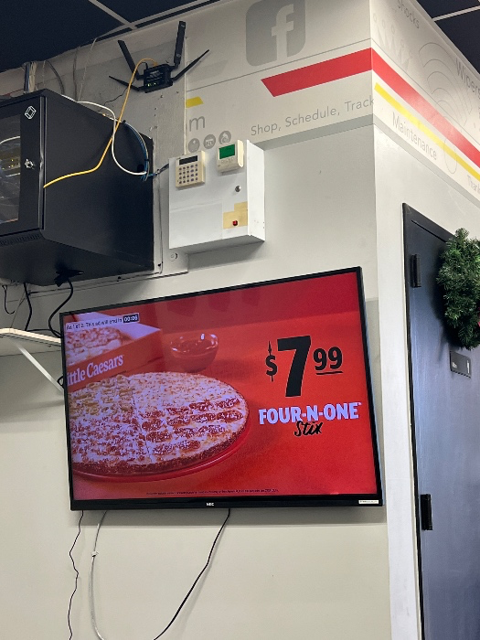 Scrawnyfish's tweet photo. I just received The Commercial made K hungry from Anonymous via Throne. Thank you! https://t.co/TwsIMT4ENE #Wishlist #throne https://t.co/B87Ghv5ucf