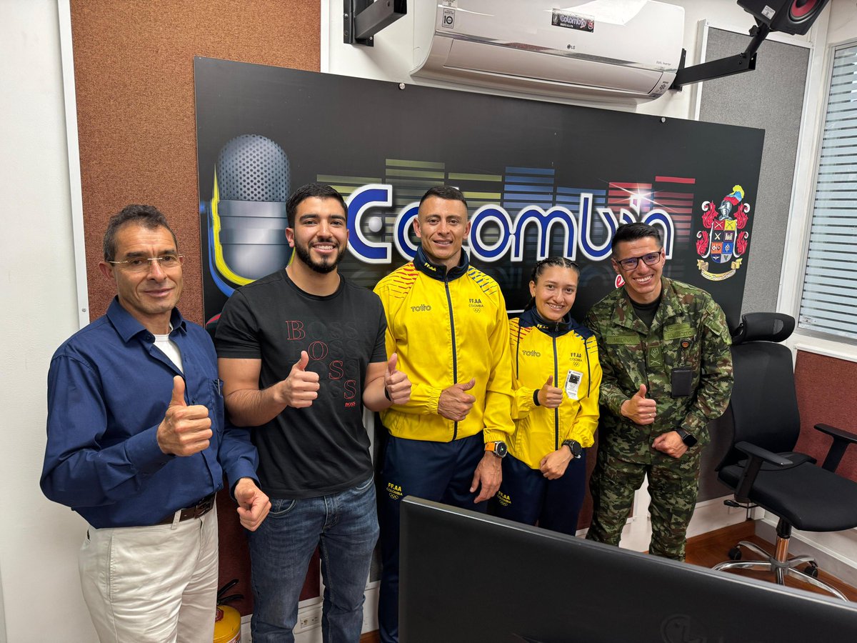 emisoraejercito's tweet photo. Nos visitaron la teniente Leidy Tatiana Rivera Silva y el capitán Heberth Darío Gómez, de la #LigaDeAtletismo, quienes compartieron su experiencia  representando a las @FuerzasMilCol y @PoliciaColombia  resaltando el deporte  para la juventud del país.
#ElDeporteEsVida https://t.co/fqjSkazYfX