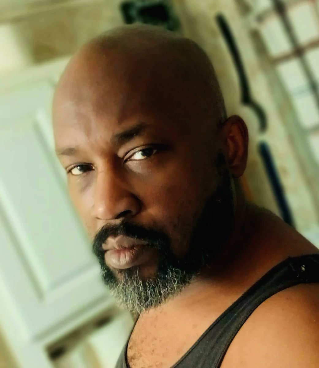 hairyfanboy's tweet image. This #fridayeve i need a lil #selfcare it's been a hectic and I still have tomorrow to go 😩 ! #immyownbarber #baldandbearded #visualmerchandiser