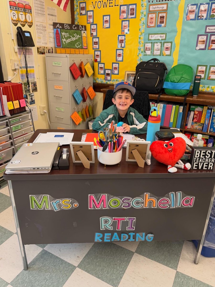 MrsMoschella's tweet photo. Bringing my boy to work today was everything 💙
So proud to show Dom what I love to do every day 🍎✨ Thank you @Dr_Alfonso17 and @Dr_DEliaHR for allowing us this opportunity! #ProudMom #TakeYourKidToWorkDay @S5_Belleville https://t.co/Snga98aTkI