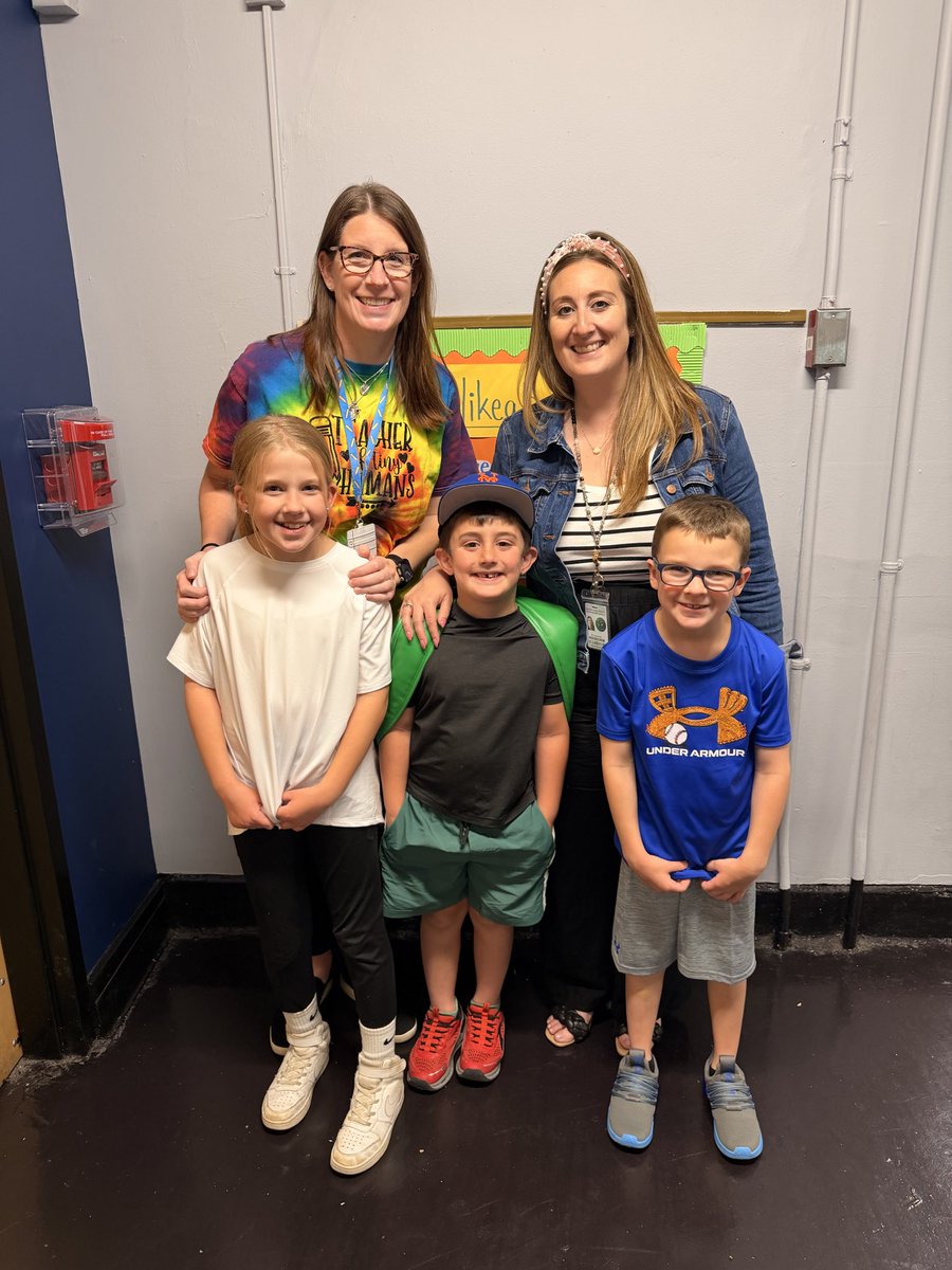 MrsMoschella's tweet photo. Bringing my boy to work today was everything 💙
So proud to show Dom what I love to do every day 🍎✨ Thank you @Dr_Alfonso17 and @Dr_DEliaHR for allowing us this opportunity! #ProudMom #TakeYourKidToWorkDay @S5_Belleville https://t.co/Snga98aTkI