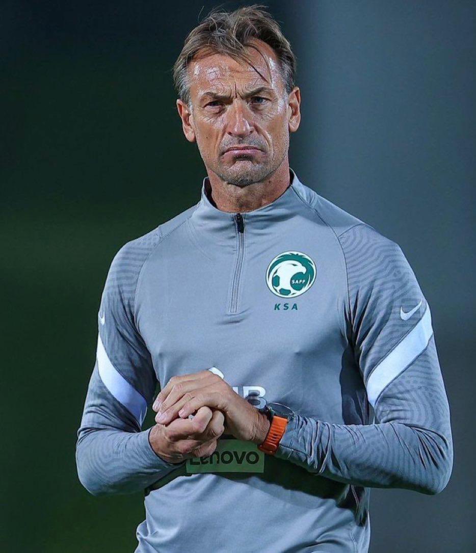 Turkicris7's tweet photo. في فترة ياسر المسحل التي بدأت في يونيو 2019؛ اي في 7 سنوات فقط .. تولى تدريب المنتخب السعودي 4 مدربين ومن ضمنها الفرنسي هيرفي رينارد على فترتين.

نحن في 2026 وجميع منتخبات العالم تقرر بناءاً على خطط مدروسة ومشاريع حقيقية على أرض الميدان؛ ومازال منتخبنا بتفكير التسعينات 😔 https://t.co/R6tANVYRwd