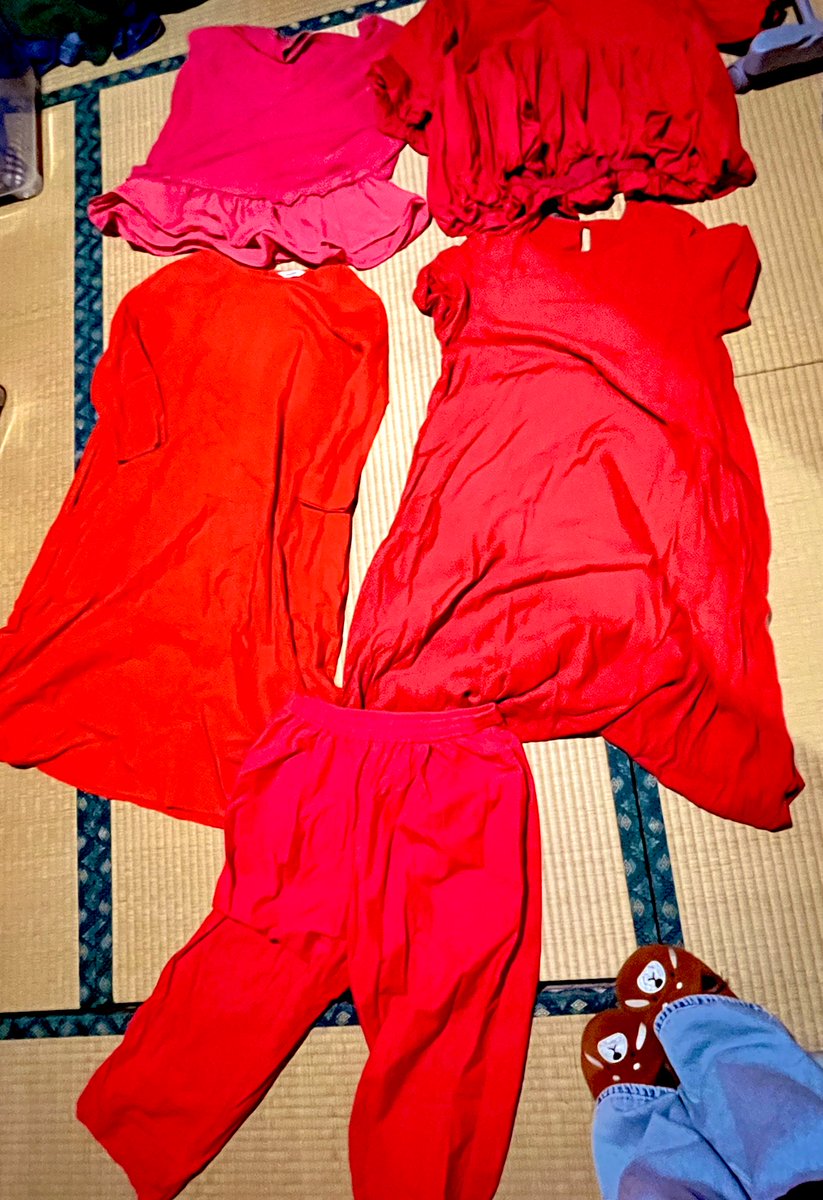 夏物出して洗おうと思ったら多様なオレンジ服が出てきてびっくりしているオレンジおばさん