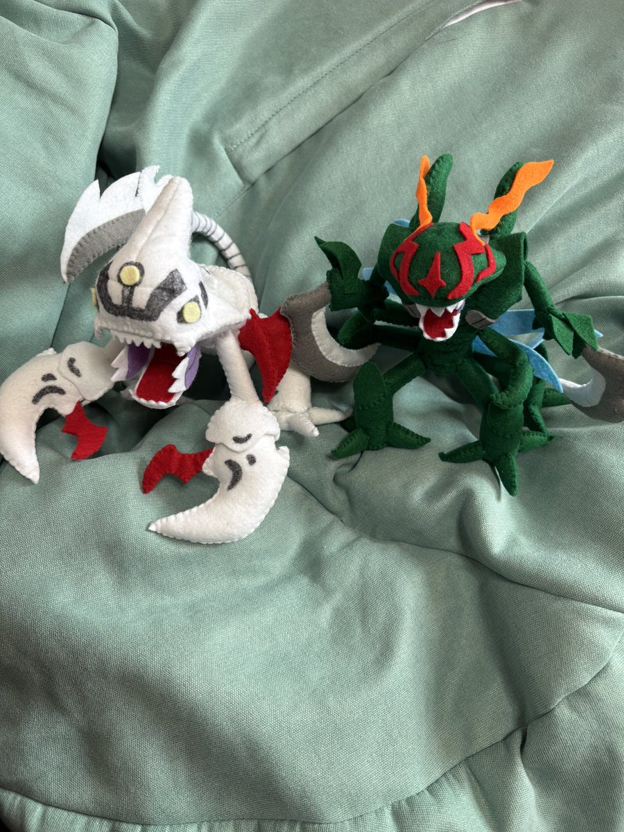 デジモンのスナイモンが完成しました。ビートブレイクでスコピオモンの進化前なのと昆虫系は好きなので作りました。
#ぬいぐるみ　#フェルト　#デジモン　#digimon