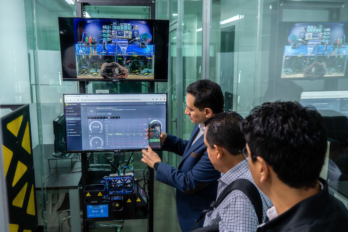 MICROSIDE_MX's tweet photo. 📍 Recibimos en DITCo al equipo de AT&amp;T Puebla, con conferencia sobre redes privadas 5G y recorrido por el Laboratorio Industria 4.0, donde mostramos #PlanetDebug de @mikroel  y #XIDEIoT para el desarrollo de soluciones en #Industria40.

📲 https://t.co/E9f2iAfTXh https://t.co/jDZZlkteDJ