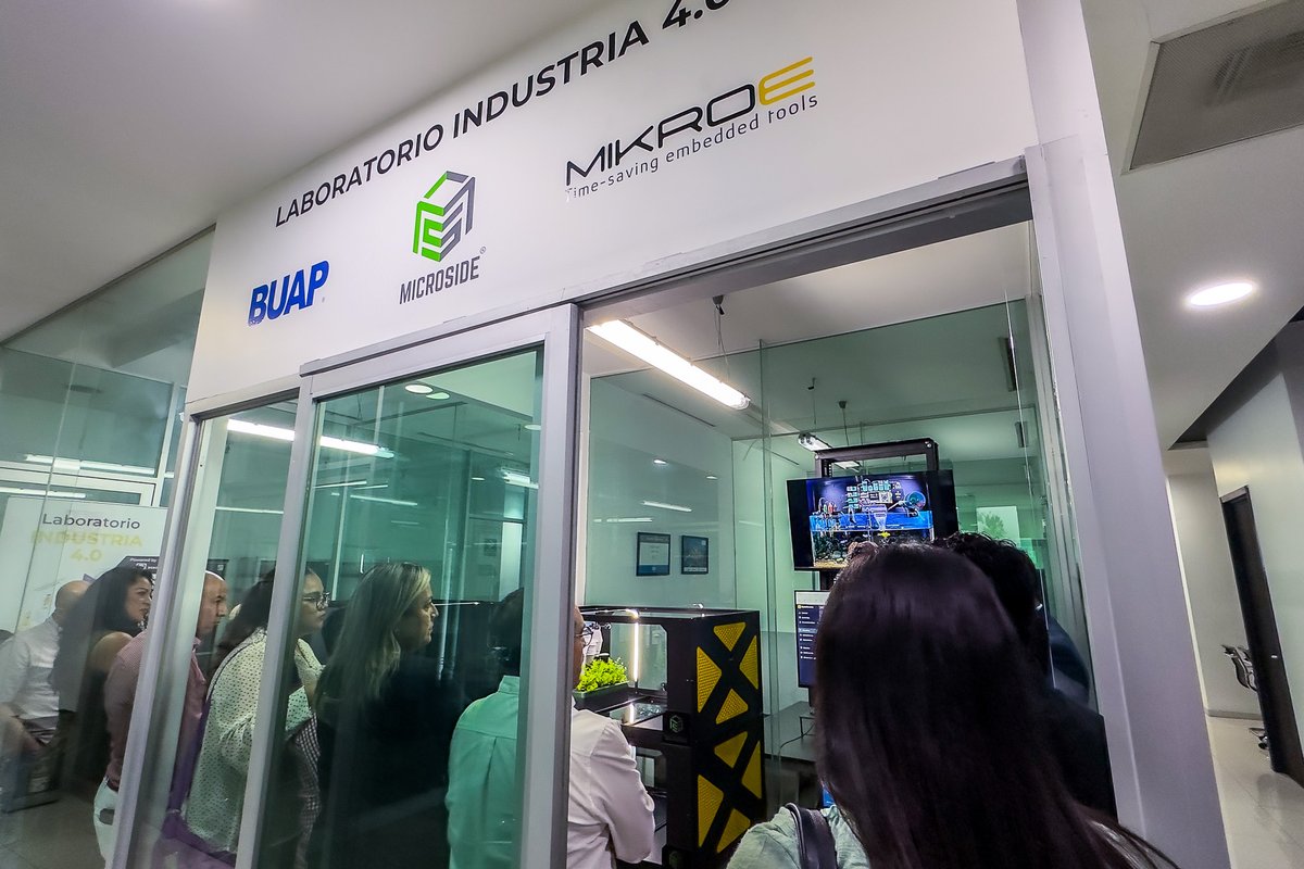 MICROSIDE_MX's tweet photo. 📍 Recibimos en DITCo al equipo de AT&amp;T Puebla, con conferencia sobre redes privadas 5G y recorrido por el Laboratorio Industria 4.0, donde mostramos #PlanetDebug de @mikroel  y #XIDEIoT para el desarrollo de soluciones en #Industria40.

📲 https://t.co/E9f2iAfTXh https://t.co/jDZZlkteDJ