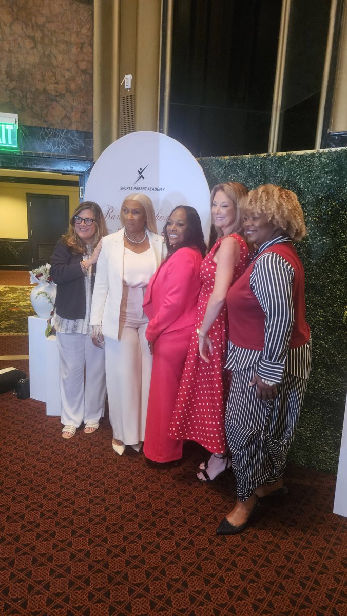 RoyKessel's tweet image. First stop of day is event hosted by Randi Mahomes for NFL moms. Always great to see Leigh Steinberg and get signed copy of his book, The Comeback.

#SportsPhilanthropyNetwork
#sportsphilanthropyworld
#athletes
#foundations
#nonprofits
#brainhealth
#sportsphilanthropy
#NFL