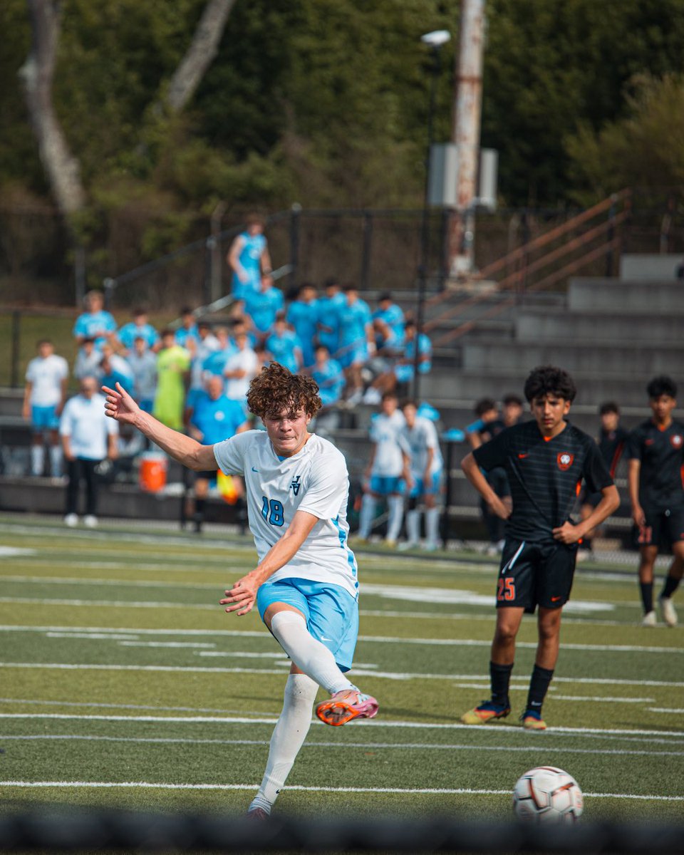 HVA_boyssoccer's tweet image. 📸 SENIOR SPOTLIGHT 📸

Asher Stimson #18 - Captain 

#senior #classof2026 #HawksSoccer 

@HVAAthletics @hvahawkeye @hvastudentsect @hva_boyssoccer @jwiggsphoto @asherkade