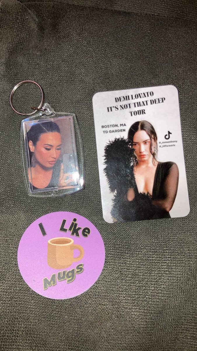 lfox1719's tweet photo. thank you @RDiVenuto and @tiffcavanaugh for the demi freebie last night! it is well loved by me 💜 everyone check out how talented they are! https://t.co/277LGd81Fv