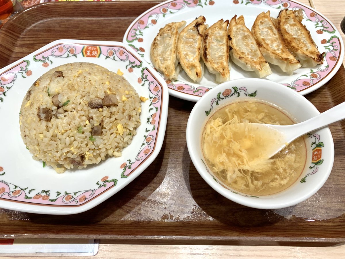 ＠もつ tweet media