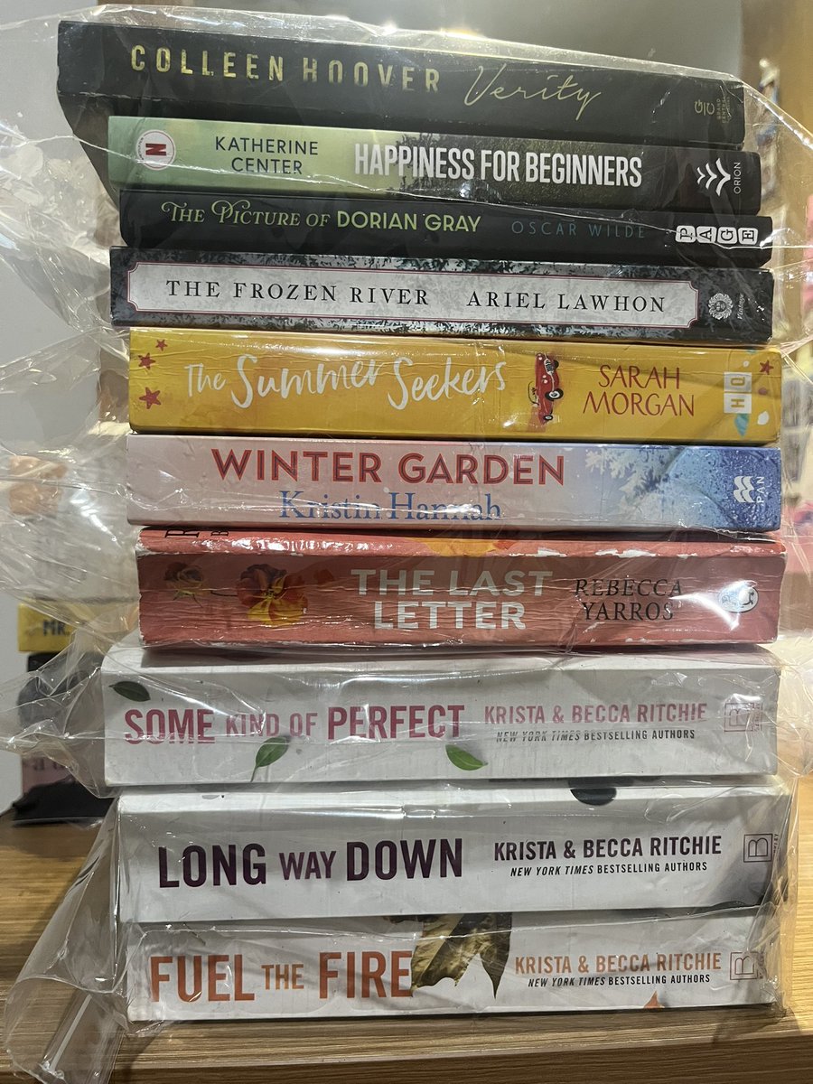 revae08's tweet photo. want to sell / wts preloved english books import ori bbw &amp; periplus
📍jakpus
1.winter garden-kristin hannah
2.verity-colleen hoover
3.fuel the fire-krista ritchie
4.long way down-krista ritchie
5.some kind of perfect-krista ritchie
6.the frozen-ariel lawhon https://t.co/f0Apx5Ixcc