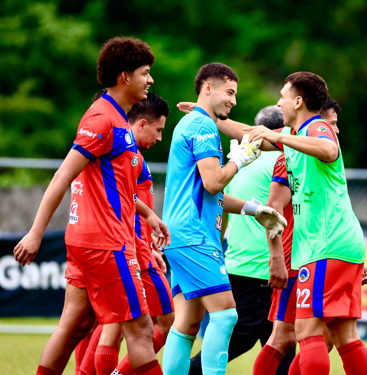 indeselsalvador's tweet photo. ¡Cacahuatique a cuartos! 

#CopaPresidente2026 ⚽️ | Cacahuatique clasificó a los cuartos de final tras vencer 4-2 en la tanda de penales a Hércules. El equipo de Ciudad Barrios se medirá ante Inter FA en la siguiente instancia.

#ConstruyendoElCamino https://t.co/OS4wI8HTbi