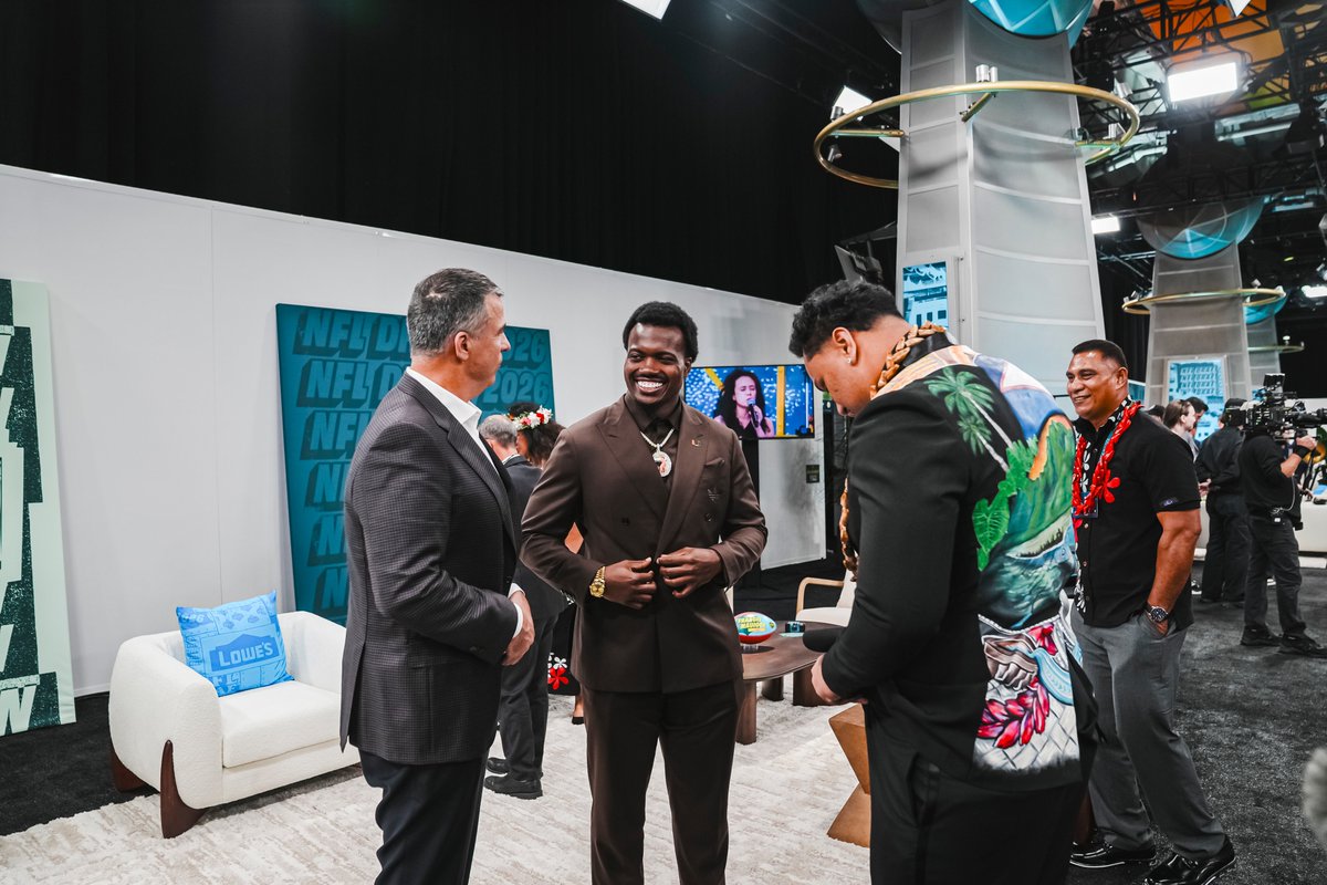 CanesFootball's tweet photo. Green room ready 🙌

2026 #NFLDraft - April 23-25 on NFL Network/ESPN/ABC 🙌 https://t.co/P2XE2w3WkE