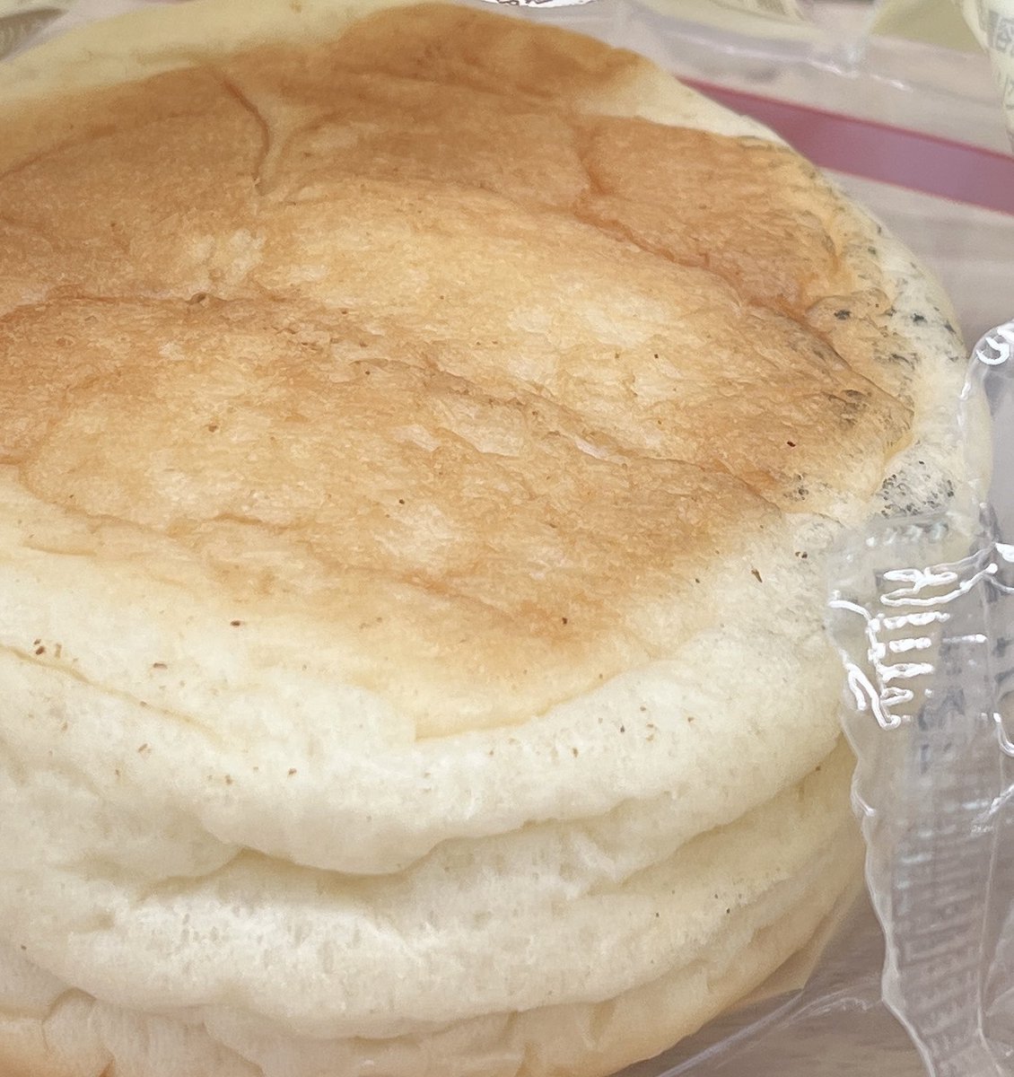 immo_theworld's tweet photo. おっはモーニング！

この黒いのって食べれるやつかな？？ https://t.co/Xj6x8fRHTj