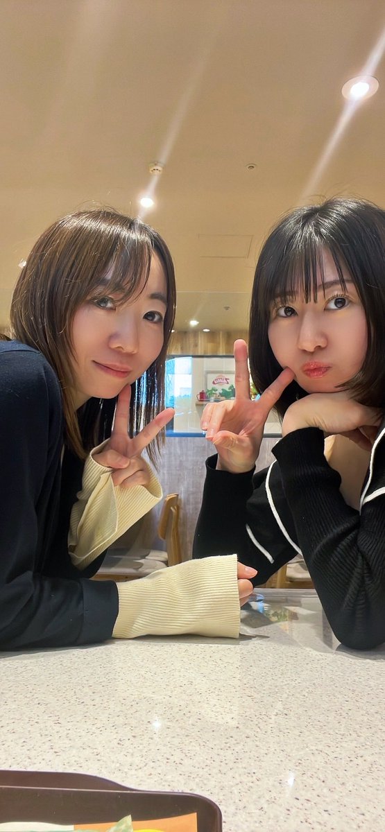 朗読劇まで残り3日📕✨
この間めるちゃんと練習してきた🫶💓
予定合わなさ過ぎて不安だったから会えて良かった😂
未知の分野だから吸収するところがいっぱいだった😳🩵
演劇って楽しいね🥳🌸

今の時代にピッタリなストーリーになってるから来る方楽しみにしてて！！
配信もあるので気になる方は是非🔥