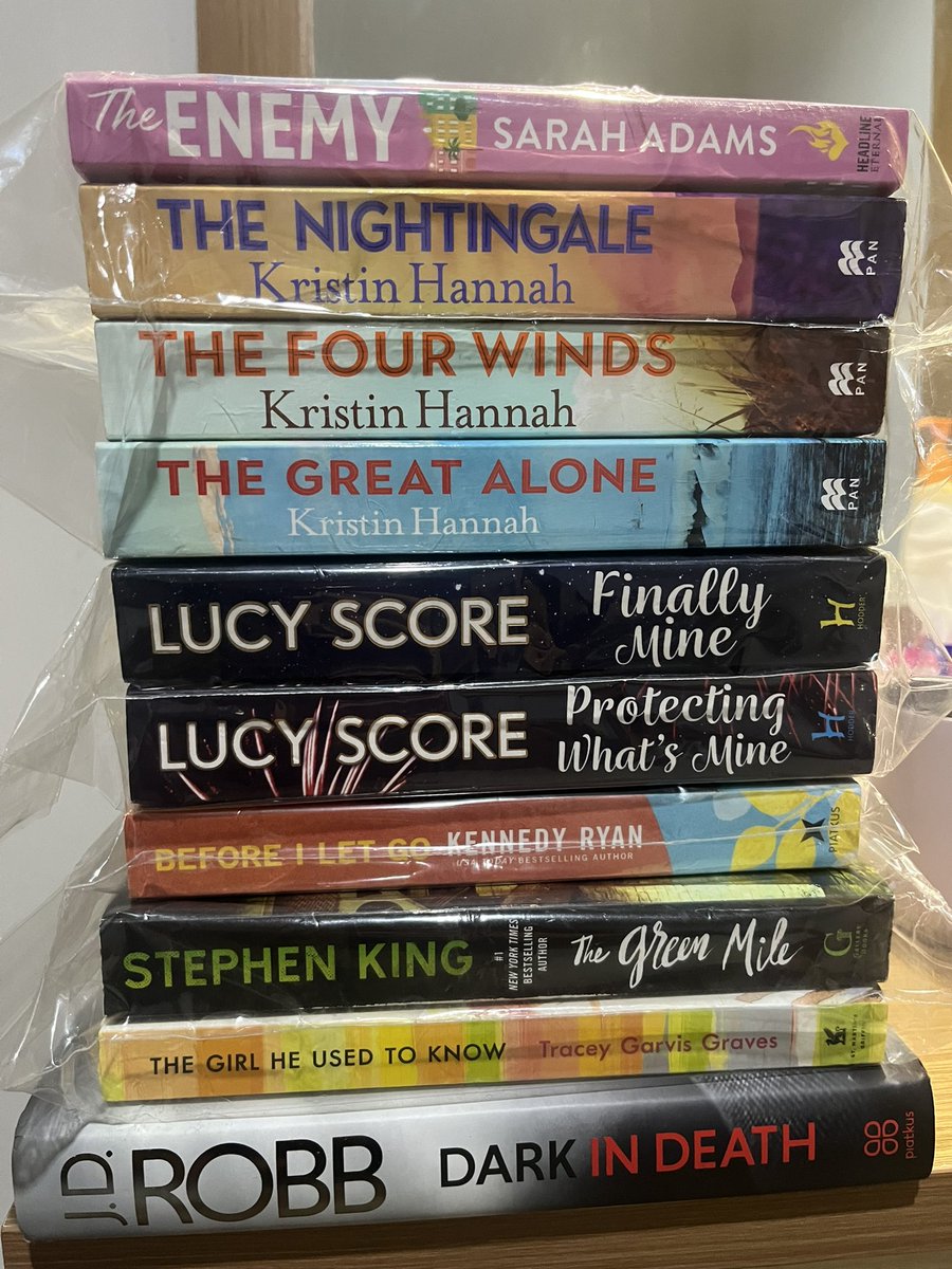 revae08's tweet photo. want to sell / wts preloved english books import ori bbw &amp; periplus
📍jakpus
1.the nightingale-kristin hannah
2.the enemy-sarah adams
3.the great alone-kristin hannah
4.the four winds-kristin hannah
5.lucy score-finally mine
6.lucy score-protecting whats mine https://t.co/ohOykTJvGD