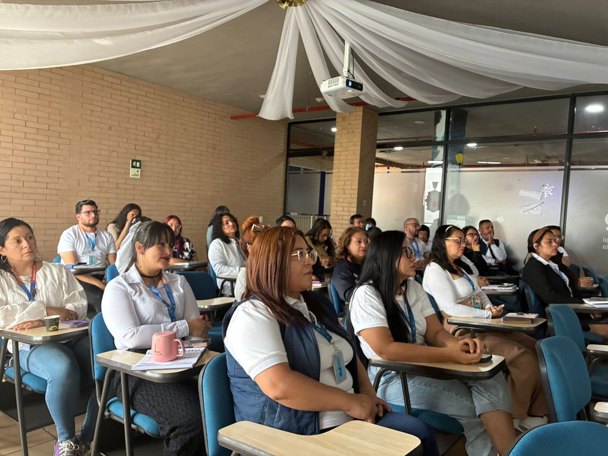 mmperezca's tweet photo. @ElOIRdelaRegion Así vivimos la celebración del Día del #DocentePrismaUNAD desde la #UDRSoacha #UNAD_ZCBC #VIDER_ZCBC 
💙🧡💛 https://t.co/WWEl28uffp