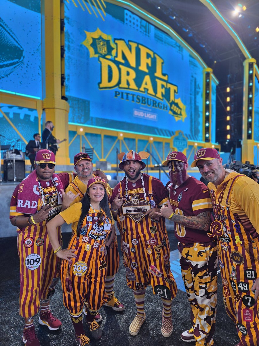 HogfarmerChris's tweet image. The crew is at the draft. 🐽😤🔥
#RaiseHail