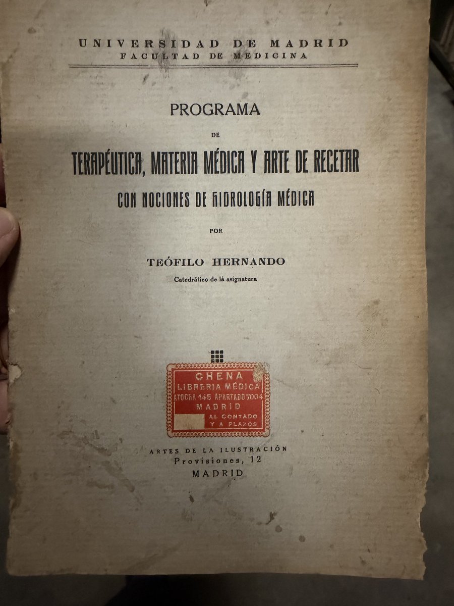 arturobriva's tweet photo. Hoy de tarde estuve recorriendo depósitos de la biblioteca de @fmedoficial y encontré este material aún sin clasificar. Podrá este “ex Twitter” hacer su magia y decirme de qué fecha puede ser su publicación? @FundacionTH https://t.co/LIp6TIkAS1