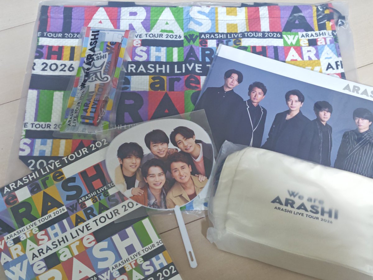 a_co523's tweet photo. ライブには入れないけど、グッズだけ買いに行ってきたよー https://t.co/pHdZSQo1Nz