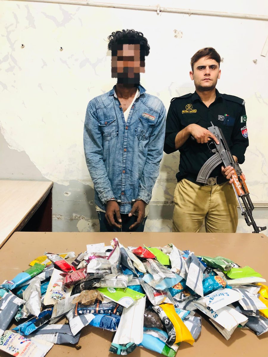KarachiPolice_'s tweet image. مومن آباد پولیس کی کارروائی، ایک ملزم گرفتار، 55 پڑیاں گٹکا ماوا، موبائل فون اور نقدی برآمد، مقدمہ درج۔
#Karachi #DrugBust #PoliceAction