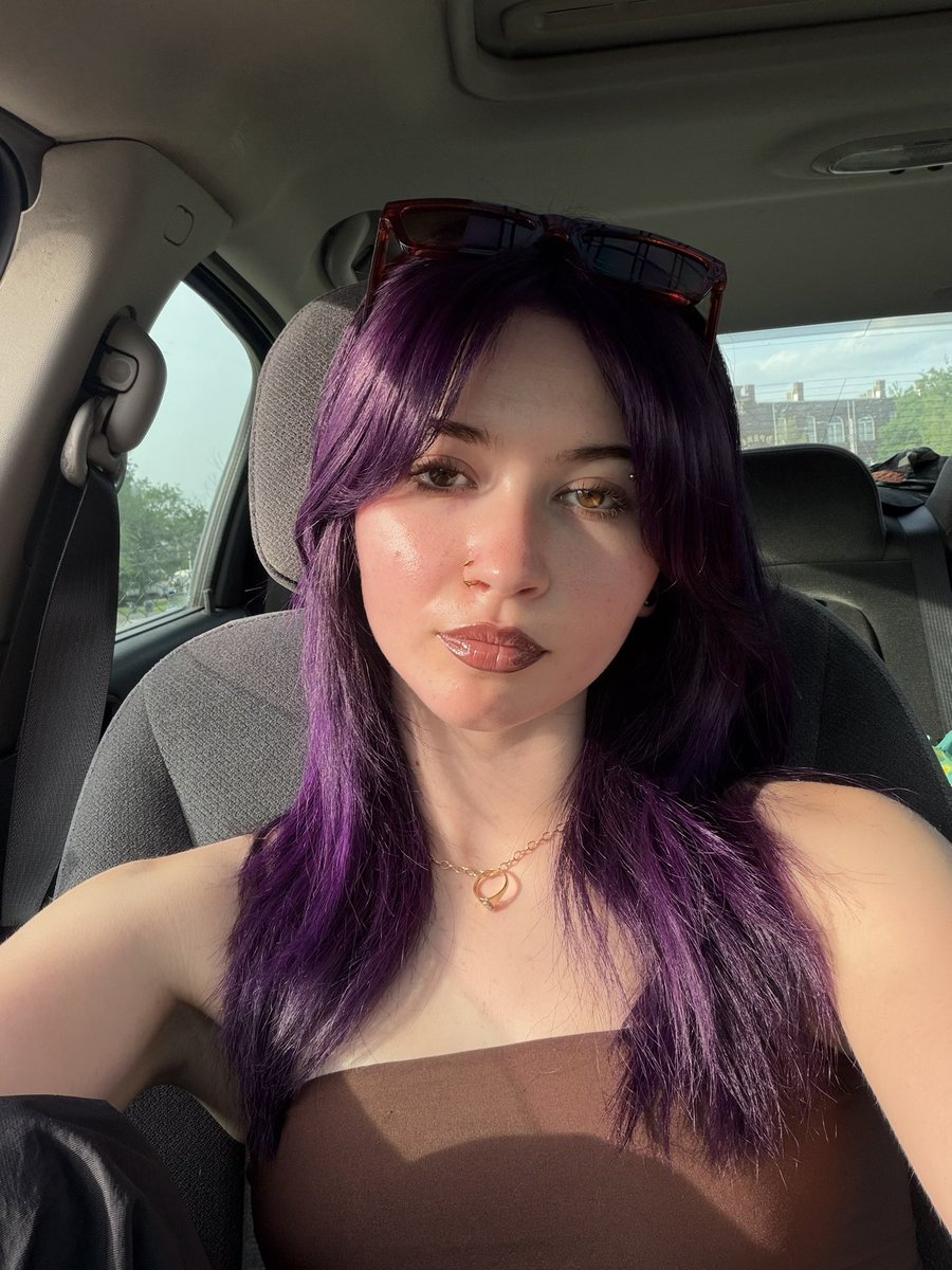 t0nypizzalov3r's tweet image. #sunshine and #purplehair and #love