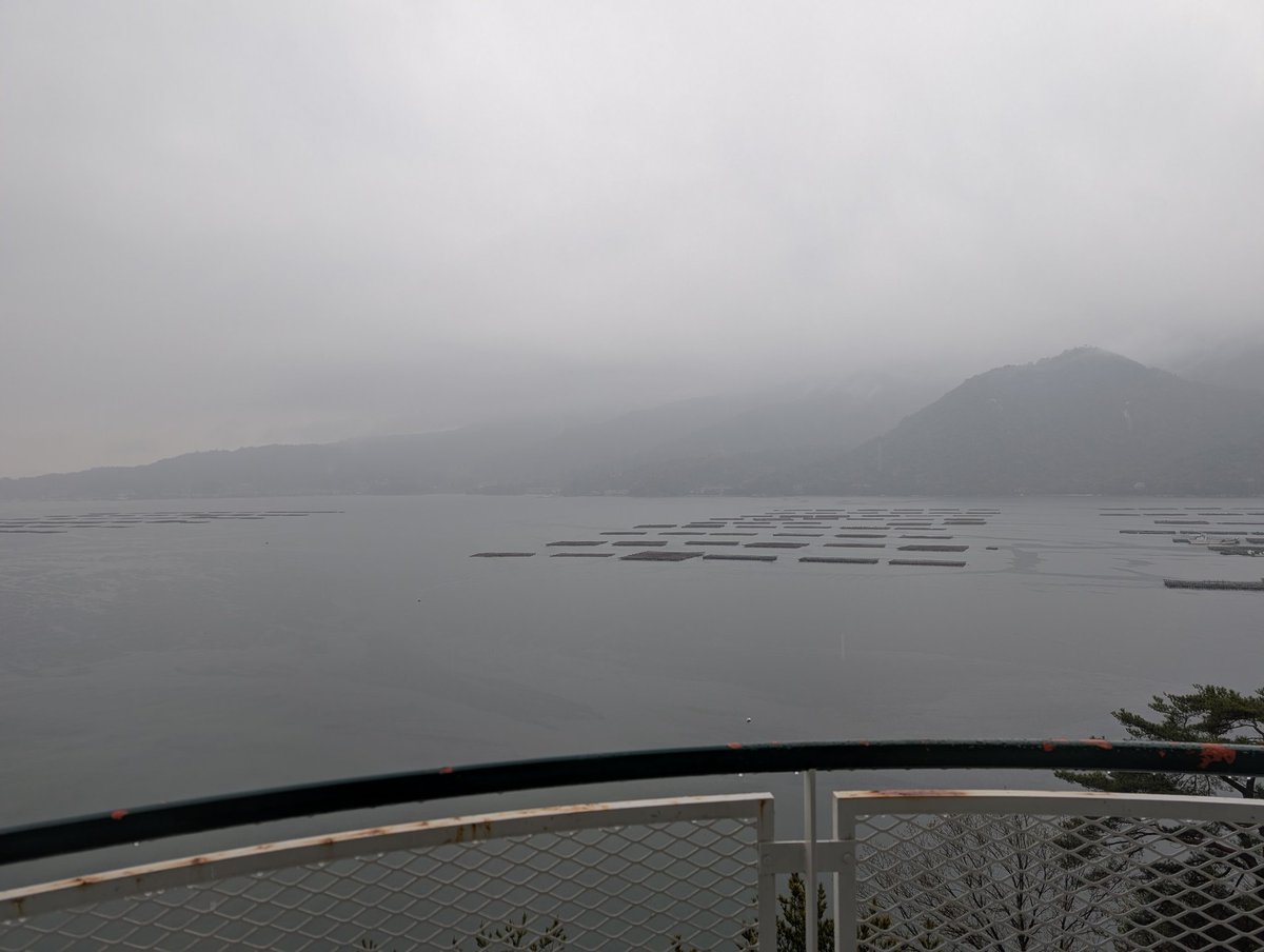 428h's tweet photo. これは先日の厳島神社（霧まみれ） https://t.co/AfKmgMHFmR