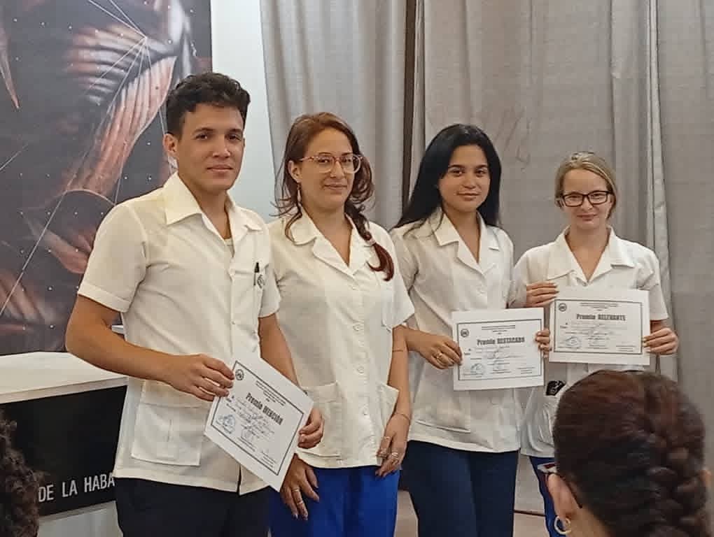 YoandraMuro's tweet photo. Concluye el Festival de la Clase en la Facultad de Ciencias Médicas "Diez de Octubre" de la @UCMHabana. Se reconocieron  estudiantes destacados por sus ponencias en las cuales demostraron el saber adquirido durante su formación
UniversidadDeExcelencia https://t.co/kU4hmHaMnW