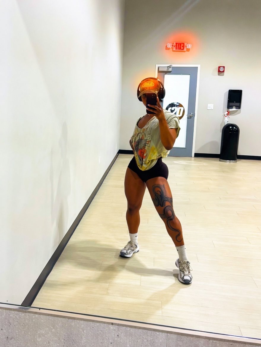 Sweet Cheeks tweet media