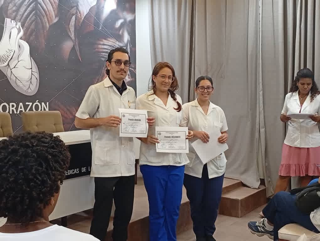 YoandraMuro's tweet photo. Concluye el Festival de la Clase en la Facultad de Ciencias Médicas "Diez de Octubre" de la @UCMHabana. Se reconocieron  estudiantes destacados por sus ponencias en las cuales demostraron el saber adquirido durante su formación
UniversidadDeExcelencia https://t.co/kU4hmHaMnW