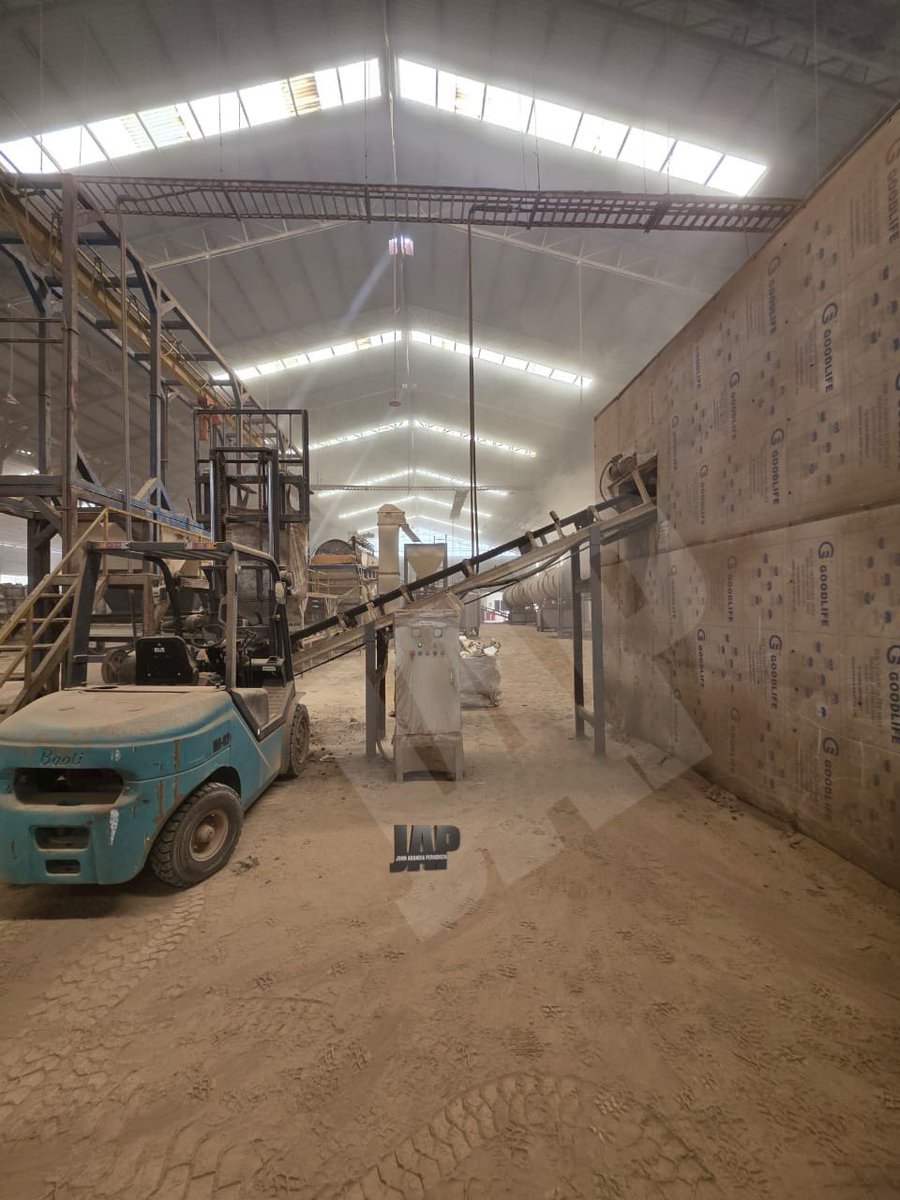 JohnArandia's tweet photo. Es tu plata, es nuestra plata…que rabia! 

Mira cómo está la fábrica DE INDUSTRIALIZACIÓN DE FERTILIZANTES. 

Una de las 67 creadas como “empresas del estado”. https://t.co/h0NQCzNu8e