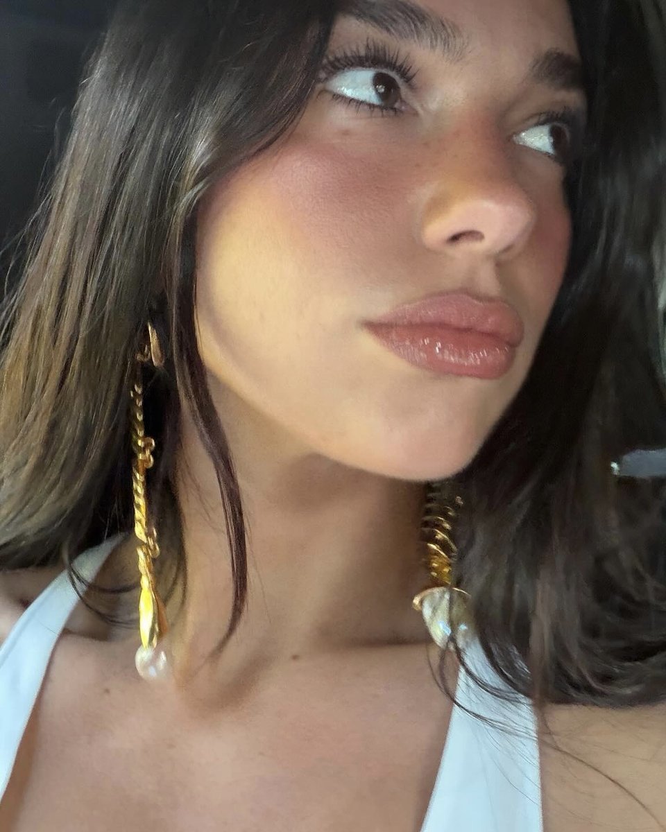 dualipafeeds's tweet photo. she’s insanely beautiful https://t.co/EkBaK93G0d