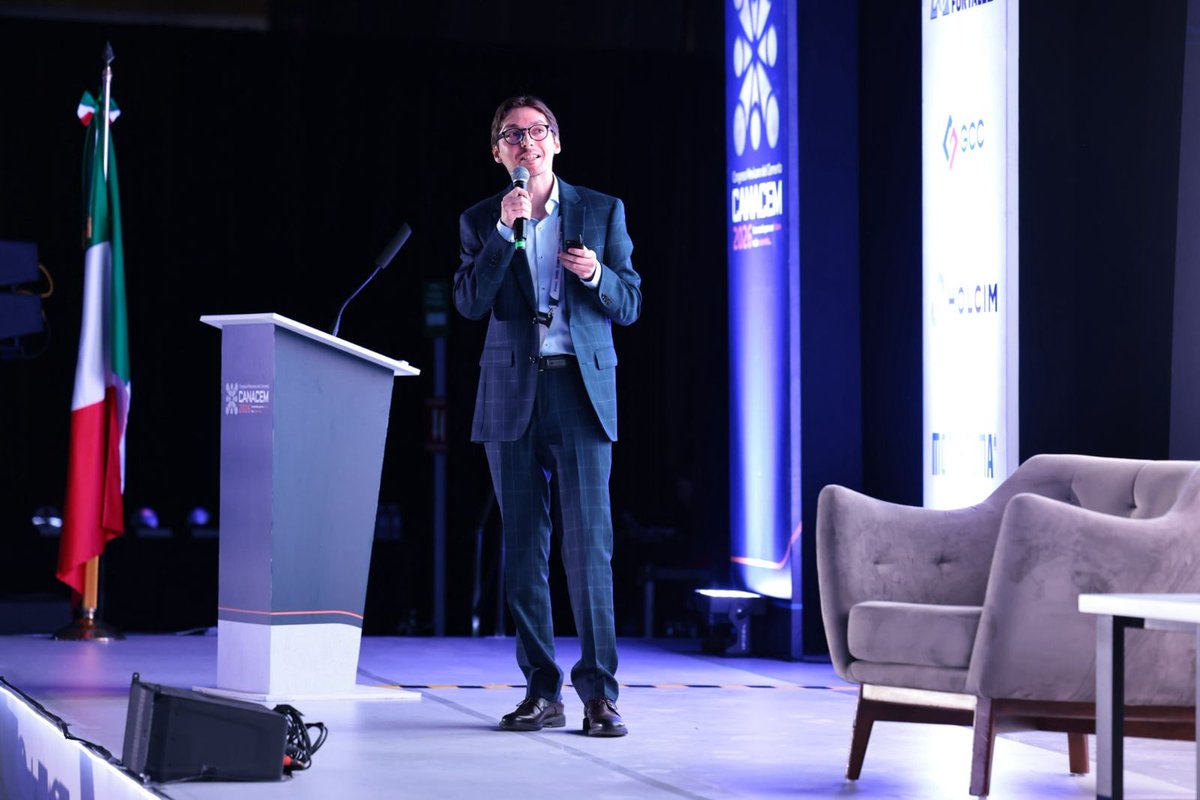 Canacem_Mx's tweet photo. La tecnología al servicio de la eficiencia 🤖 Inteligencia Artificial para Supply Chain predictiva, ciberseguridad industrial y tecnología aplicada a procesos: la tarde del Congreso CANACEM 2026 nos muestra cómo la industria cementera se digitaliza y se protege. https://t.co/fccMLQIt2y