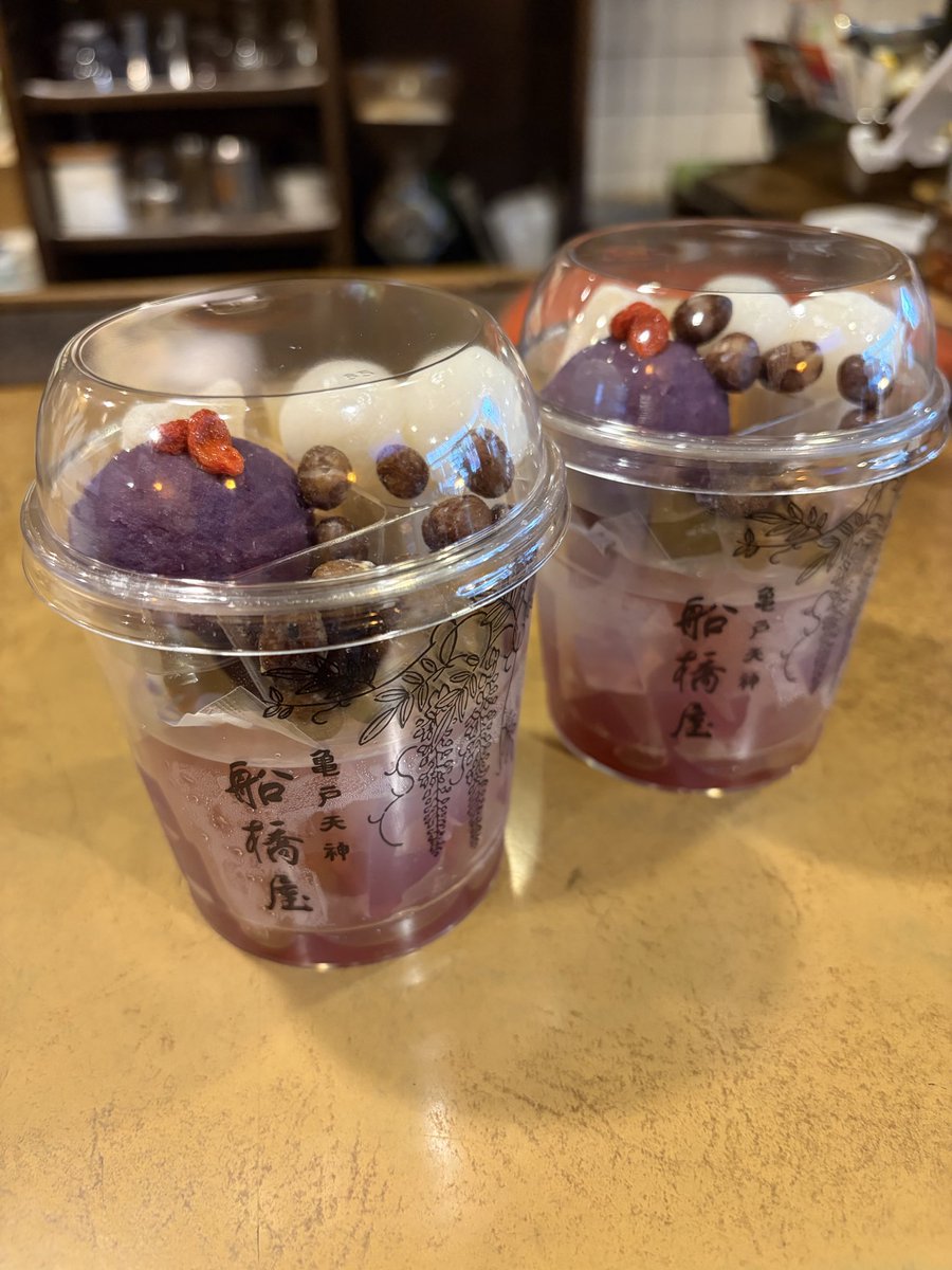 rosecafe1986's tweet photo. おはようございます☀

朝からお客様に差入れいただきました🤗
藤も今週がピークでしょう🐢

週末前の金曜日☕️
素敵な1日を🌹
#カフェ
#亀戸
#江東区
#藤まつり
#亀戸の銘菓 https://t.co/trpjf2G5rF