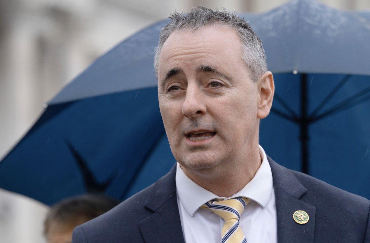 Politics & Poll Tracker 📡 tweet media