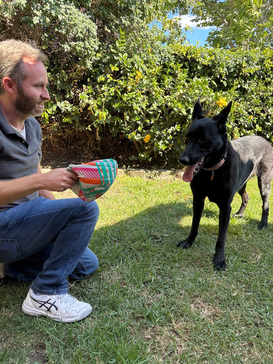 OCPetButler's tweet photo. Pet Care isn't just feeding the dogs and giving them water.  We give attention and love. https://t.co/sDqtkwKoBb