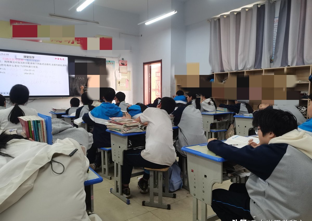 WishnuYes's tweet image. When you accidentally call your professor "Mom" in lecture… and she replies, "It’s okay, dear—now pass the homework " #CampusChaos #OopsMoment