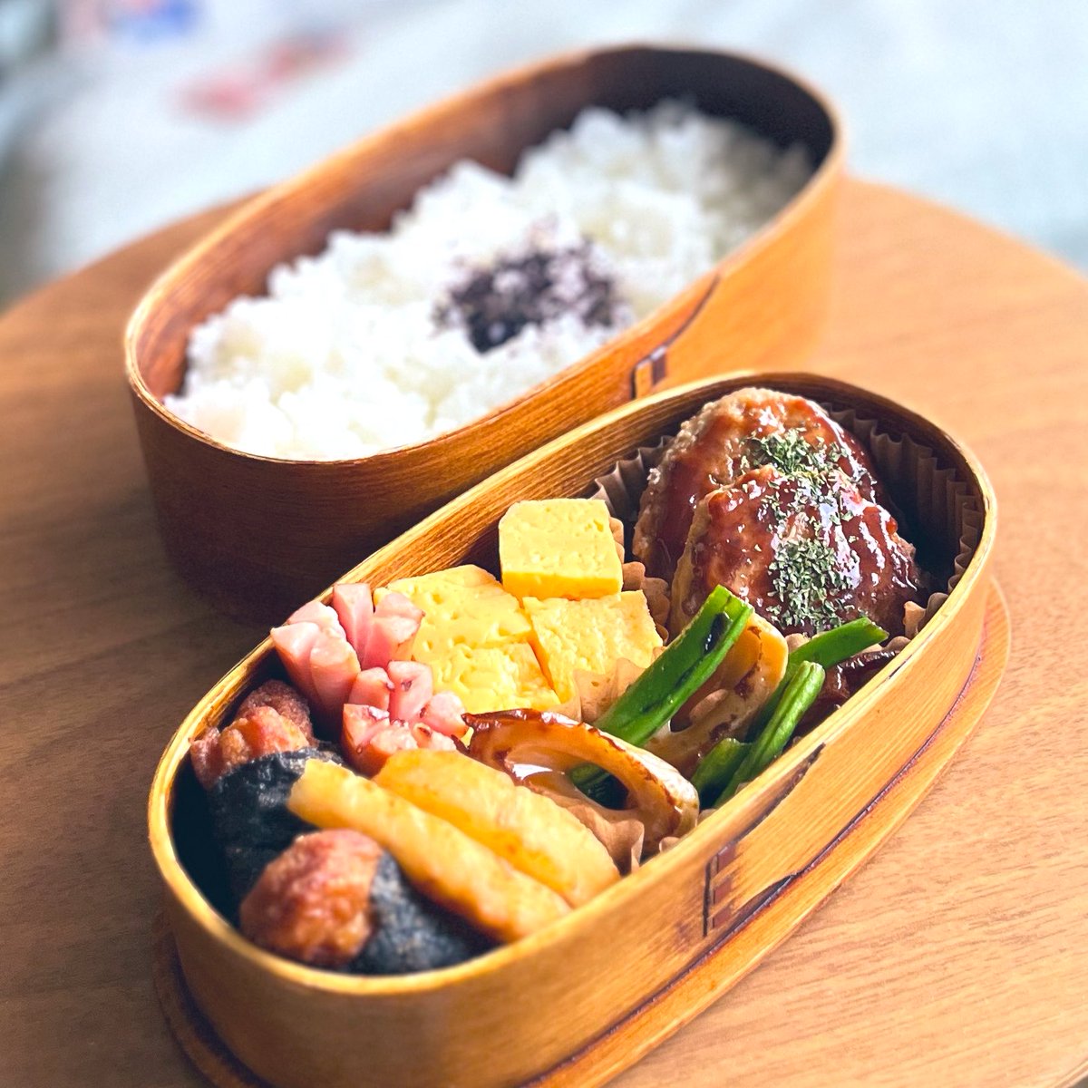 marumaruben's tweet photo. 20260424⭐︎お弁当382日目

ハンバーグ
玉子焼き
ちくわとピーマンのソテー
じゃがいものガレット
ソーセージ
海苔巻きチキン

今日はクラスの友人たちと夕ご飯を食べてくるとのこと
新クラ��、メンバーが微妙とか言ってたけどそうでもなかったのね
良き

#高校生弁当 #息子弁当 #お弁当記録 #わっぱ https://t.co/JPFMsLau8v